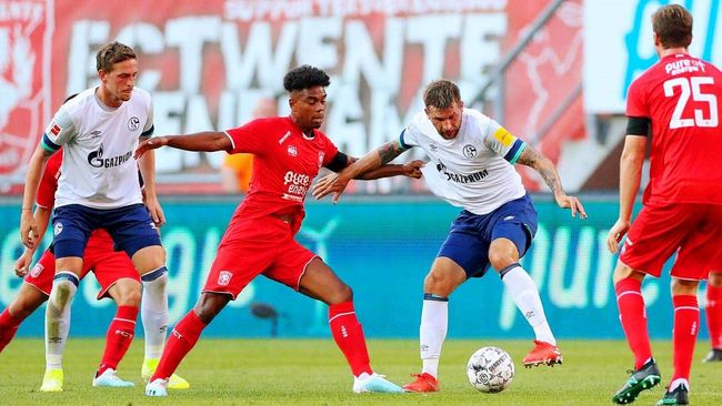 西蒙斯曾是 西蒙斯曾是