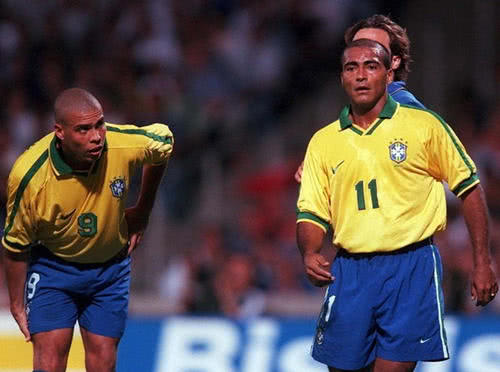 击地传球 击地传球